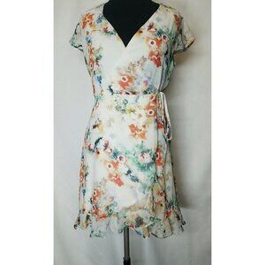 Willow & Clay Floral Wrap dress Size Medium ruffles real wrap flowy lightweight